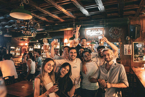 Tirana: tour de bares con 1 hora de bebidas ilimitadas