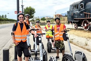 Tirana: tour in Segway con arte di strada e bunker