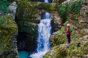 Vlorë: Brataj-broen, Nivica-juvet og Peshtura-fossen
