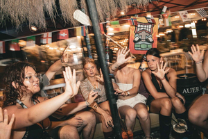 Vlorë: tour de bares guiado con chupitos de bienvenida y fotos