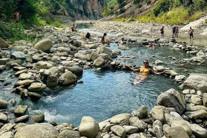 Vlora: Termiske bad, Langarica-juvet og rafting i Përmet