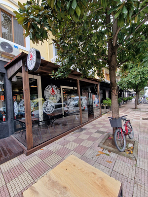 Birrë dhe Grill (prej Azer's)