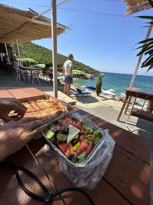 Caravan Beach Bar & Restaurant