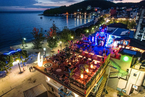Coba Rooftop & Resto Lounge Himare