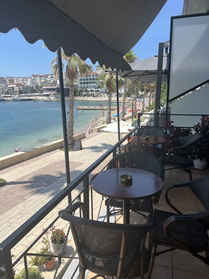 Elvis Bar Sarandë