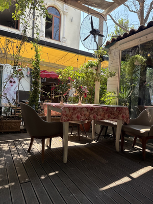 La Baraca Bar & Grill
