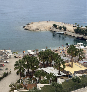 La Cueva Beach, Bar & Pizzeria Restaurant