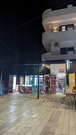 Mini market Ksamil