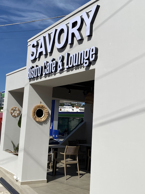 Savory bistro café & lounge