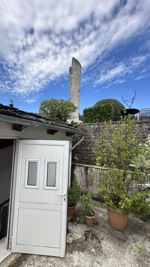 Stone House Obelisk, Gjirokastër