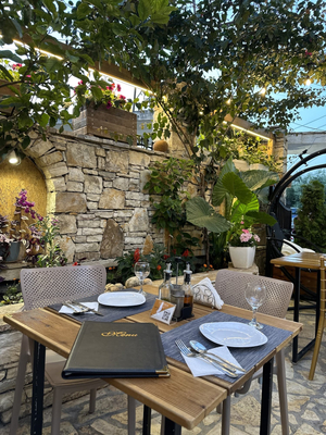 Taverna Arial