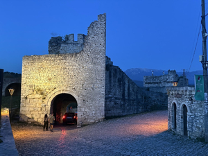 Vila Art Berat Castle