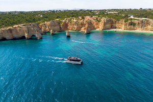 Albufeira: Cruzeiro às Grutas de Benagil com Brunch e Open Bar