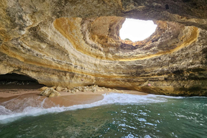 Albufeira: tour en barco con delfines y cuevas de Benagil con traslado