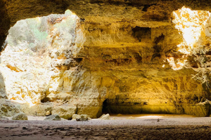 Armação de Pêra: Benagil and 10 Best Caves Guided Boat Tour
