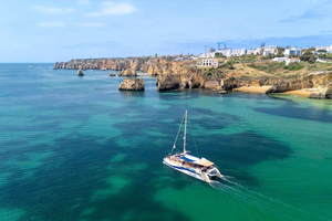 Lagos: catamarantocht bij zonsondergang langs de Algarve