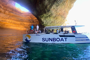 Portimão: Benagil Caves & Golden Coast Eco Catamaran Tour