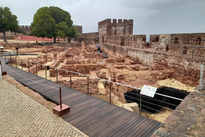 Privat tur till Silves slott med vinprovning i Algarvian