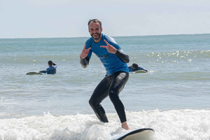 Surf in Take a unique day with your family!