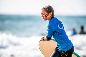 avventura di surf con istruttore