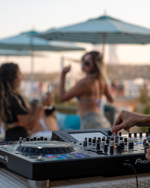 Kalamata Vibes Sunset Sessions - Armação Beach Club