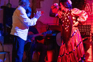 Alicante: espectáculo de fusión flamenca y gastronomía en el Blacky Bar
