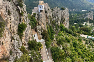 Alicante: Guadalest Castle and Chocolate Factory