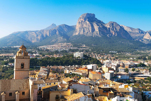 Alicante: Private Tour to Guadalest & Canelobre Caves