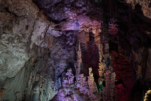 Tour delle grotte di Canelobre e del villaggio di Busot con trasferimento incluso