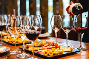 Śródziemnomorskie doświadczenie gastronomiczne: degustacja tradycyjnych win i tapas z Alicante