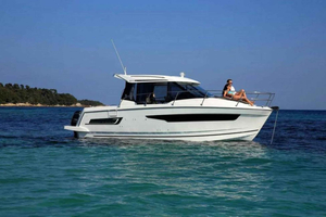 Private yacht tour with drinks and captain