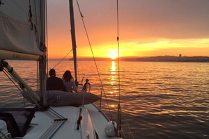 Torrevieja: crociera privata di 2 ore in yacht a vela con bevande