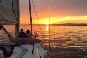 Torrevieja: paseo privado en yate de vela de 2 horas con bebidas