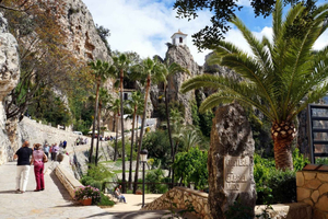 From Albir, Altea, Benidorm & Calpe: Guadalest & Algar Tour