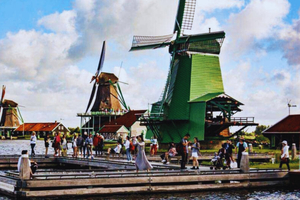 Amsterdam: Giethoorn and Zaanse Schans Windmills Day Tour