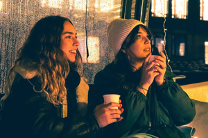 Amsterdam: Light Festival Boat with Hot Choco & Stroopwafel