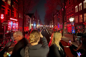 Amsterdam Redlight Private Pub Crawl with hostess