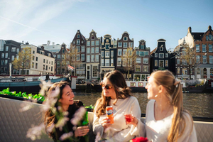 Anne Frank-grachtenrondvaart door de Joodse Buurt met drankje