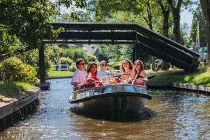 From Amsterdam - Giethoorn Day Trip with Self-Drive Boat Tour