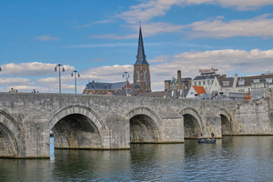 Maastricht: Day trip from Amsterdam with 3 country point
