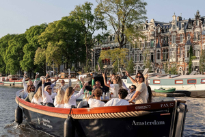 Ámsterdam: paseo privado por el canal con bebidas ilimitadas