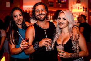Pub Crawl privado con entrada VIP y chupitos