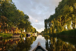 Whisperboat vuokraus kauniilla alueella lähellä Amsterdamia