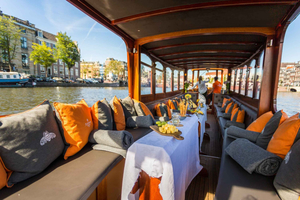 Amsterdam : croisière en bateau à saloon classique avec fromage et vin