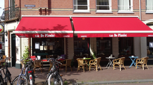 Cafe de Pianist