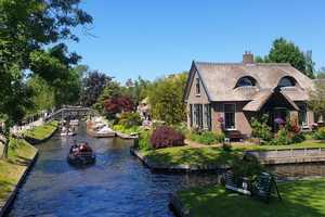 Från Dagsutflykt till Giethoorn med liten elektrisk båt