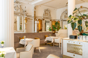Restaurant The White Room by Jacob Jan Boerma