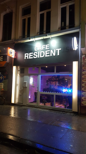 Cafe/Bar Resident