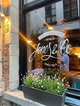 Jones & Co🍸