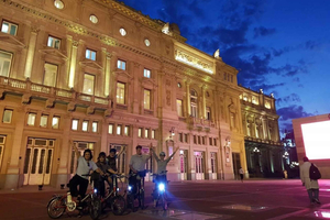 Buenos Aires: Night Bike Tour (E-Bike available)